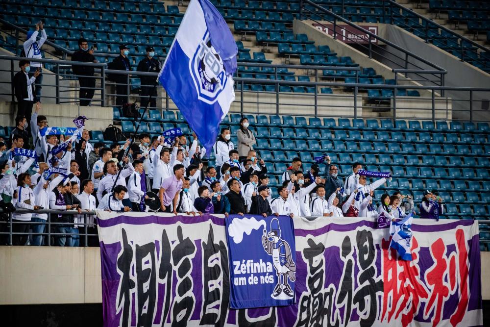 包含建业客场逼平泰达，保级形势略显缓解的词条