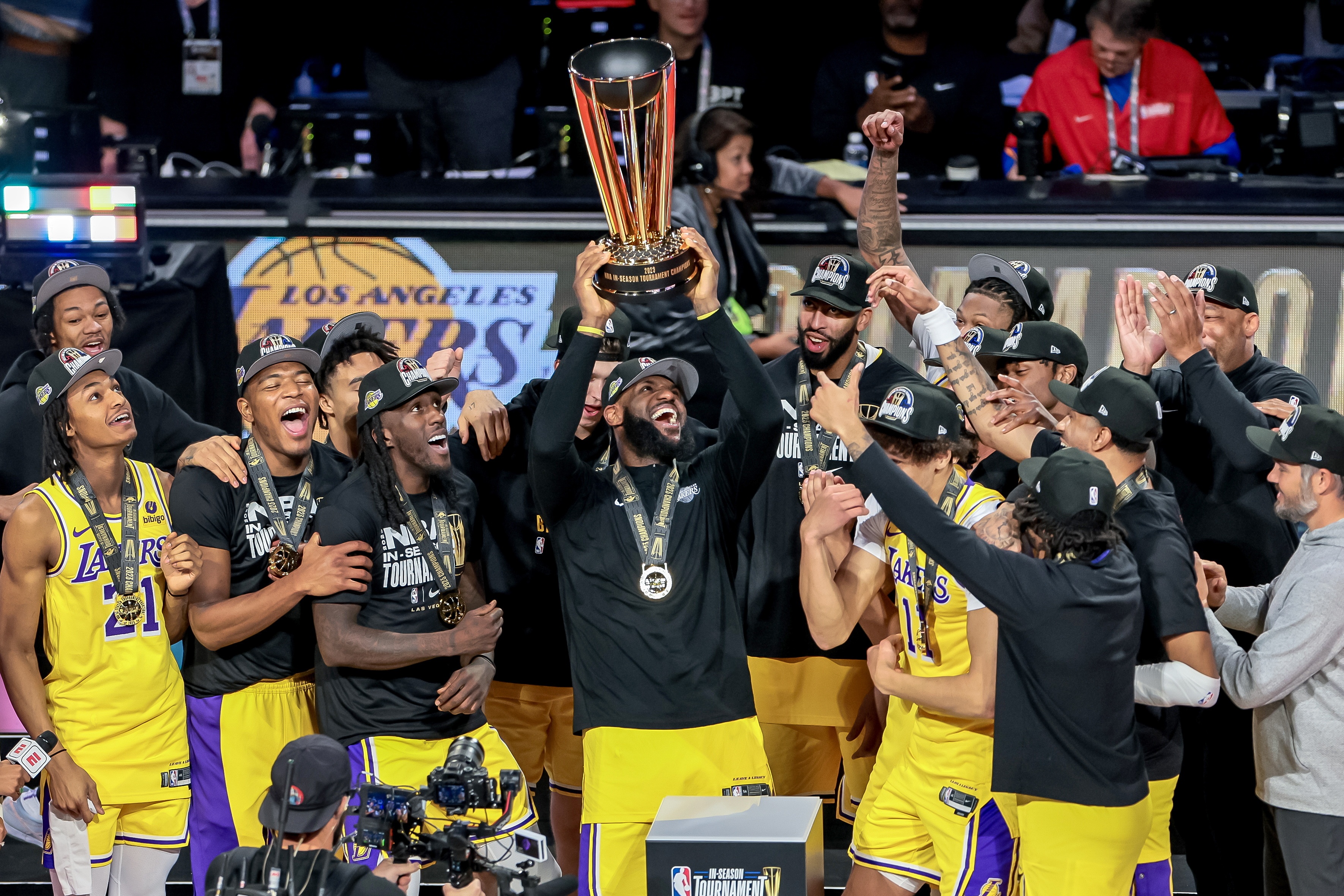 NBA季后赛第二轮战绩出炉，湖人领先晋级