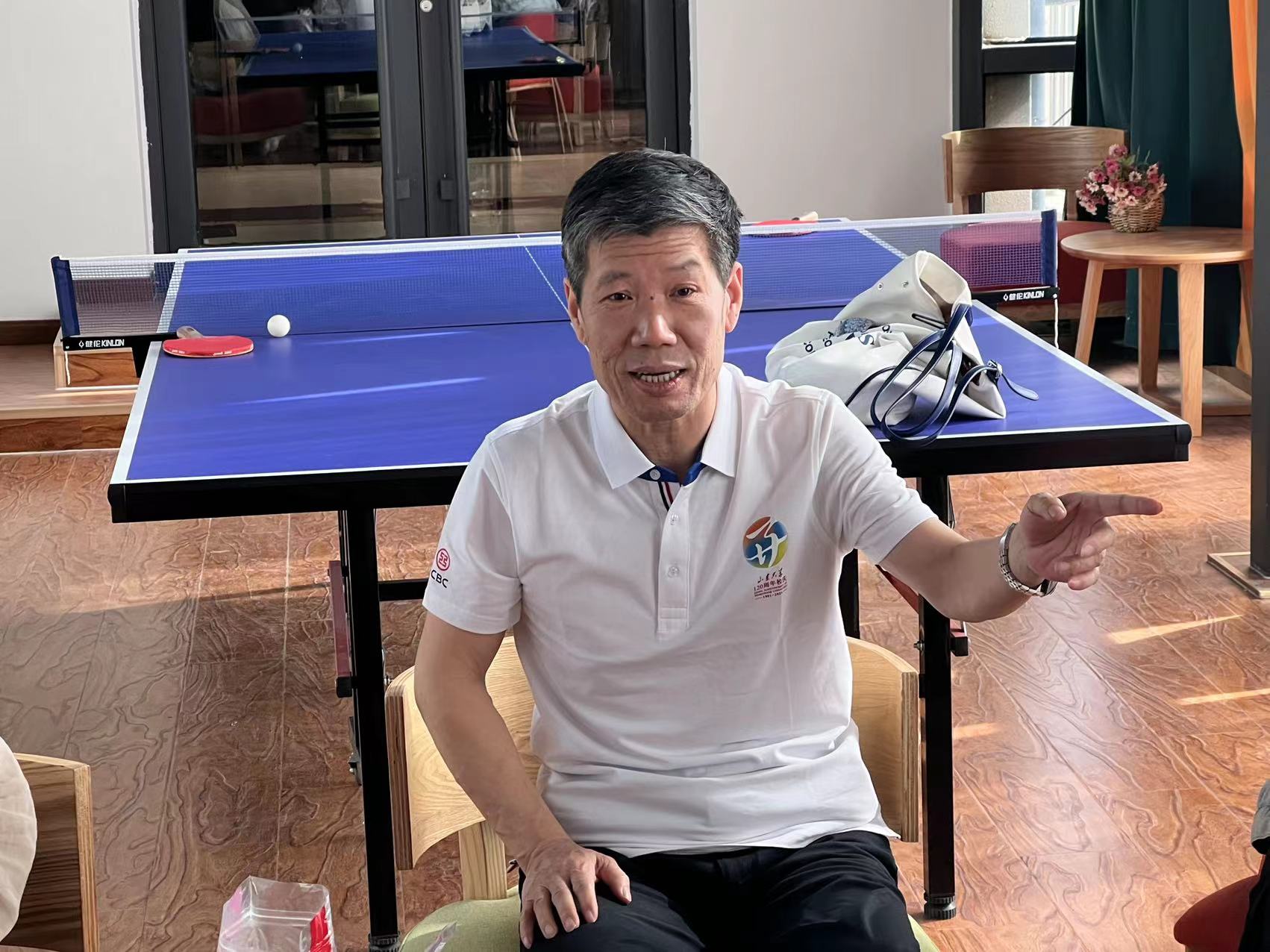开云体育在线-包含球员情感交流感人至深，展现人文关怀的词条