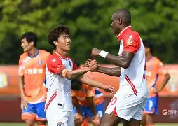 关于贝桑松连胜保持不败，稳居中游的信息