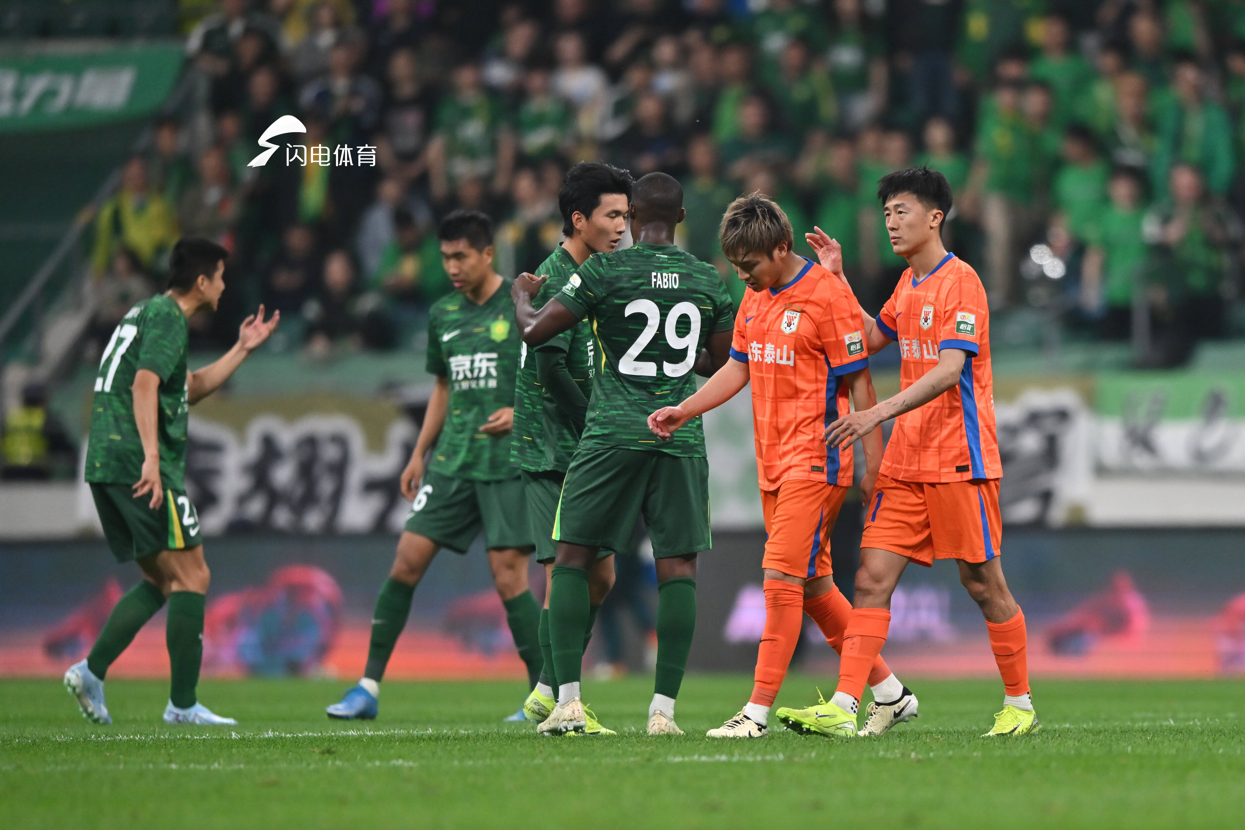 开云体育官网-山东鲁能遭遇惨败，场外风波未平