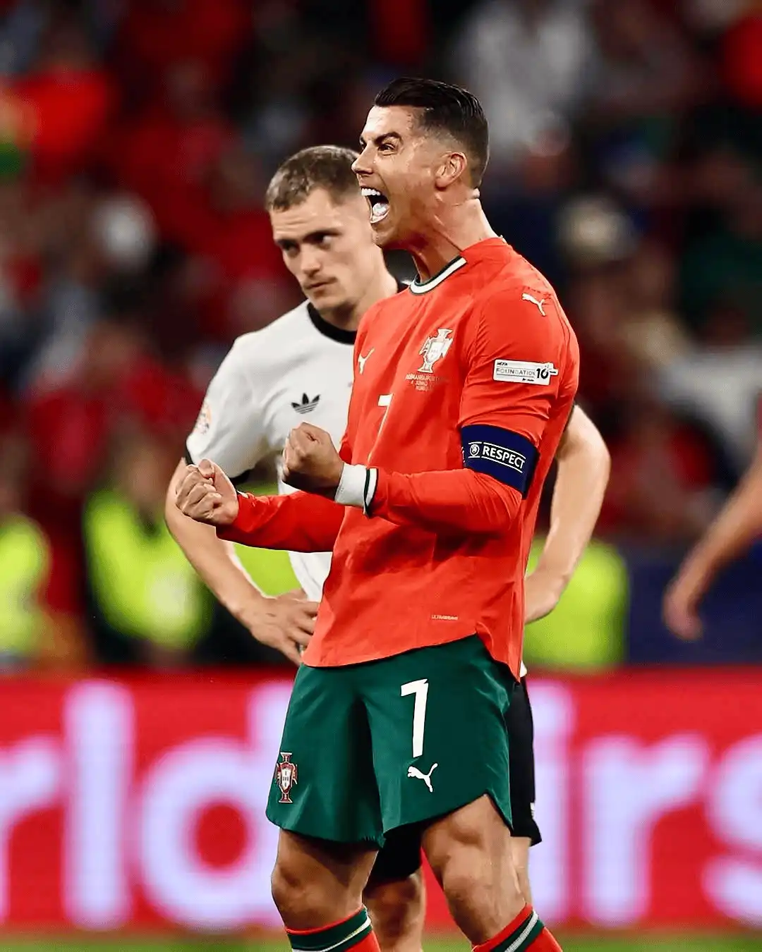 开云体育在线-葡萄牙国家队在关键比赛中发挥出色，晋级欧洲联赛半决赛