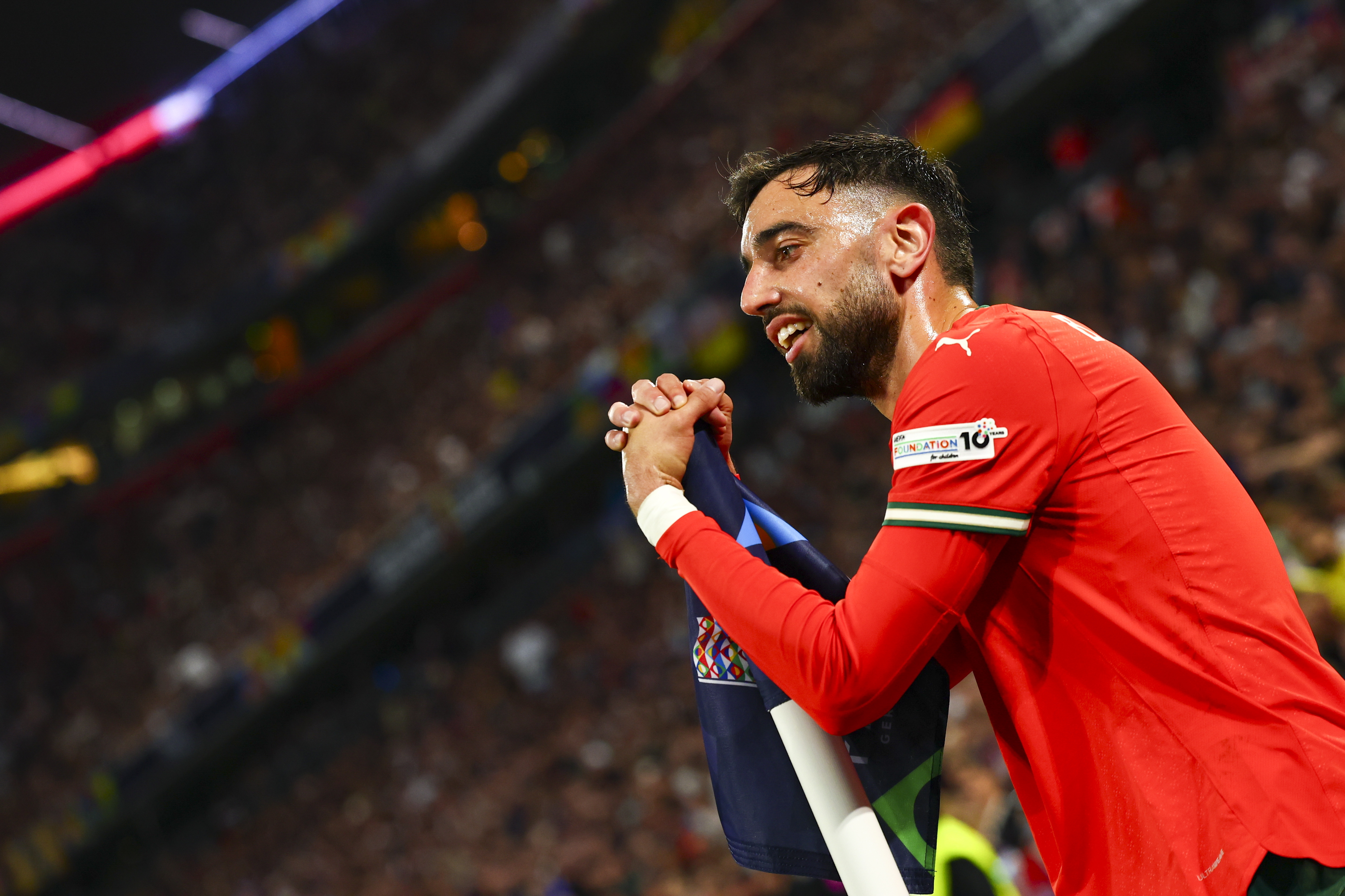 葡萄牙国家队在关键比赛中发挥出色，晋级欧洲联赛半决赛