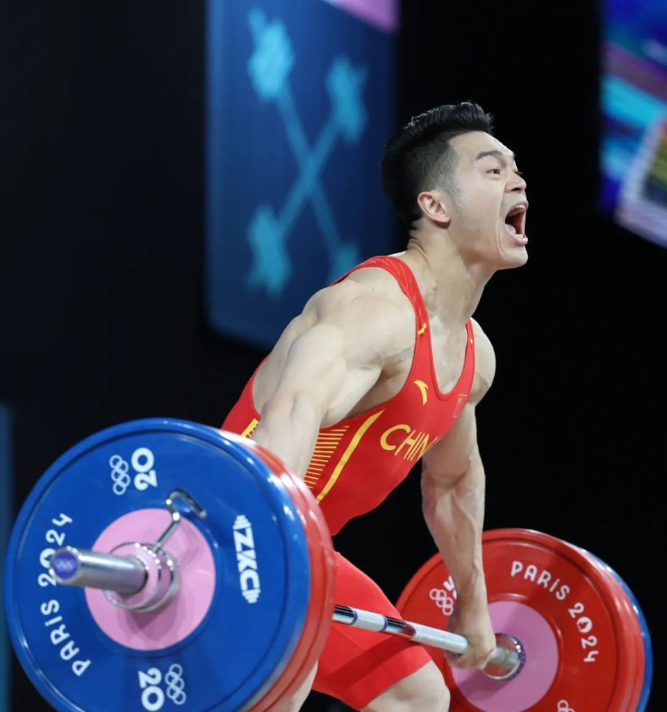 举重比赛男选手夺冠英雄露头的简单介绍