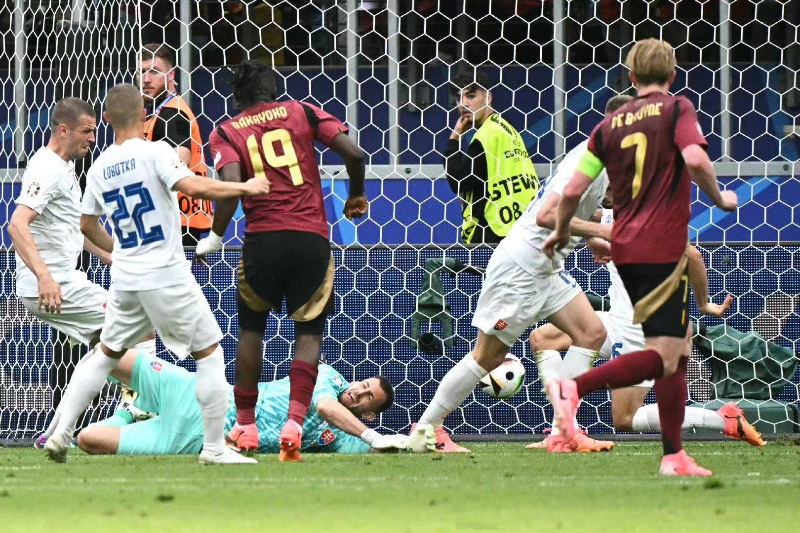 开云体育官网-斯洛伐克队实力强劲，击败挪威晋级欧洲杯资格赛