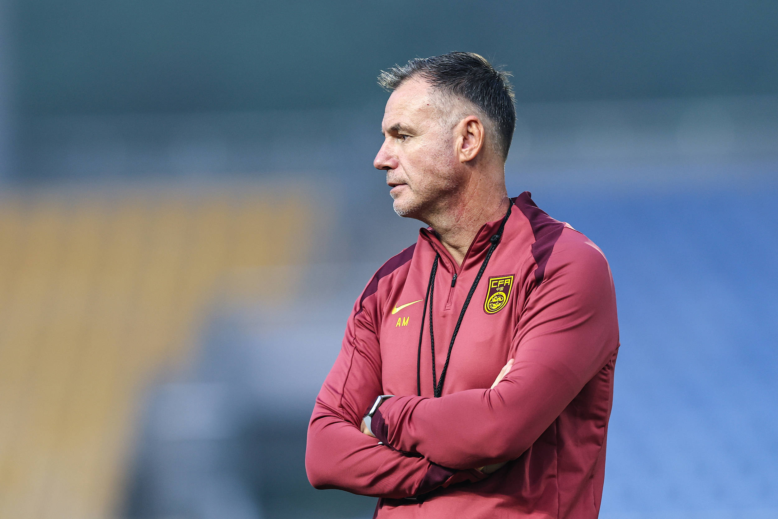 波兰女足比赛赢得观众点赞，展现顽强