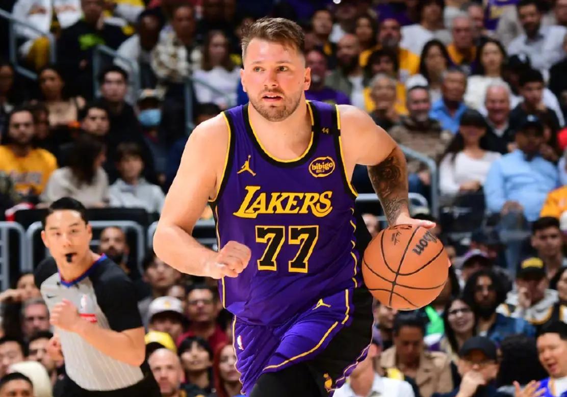 湖人主场大胜马刺，继续领先西部