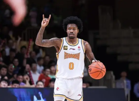 比达尔强势出击，带领球队取得胜利的简单介绍