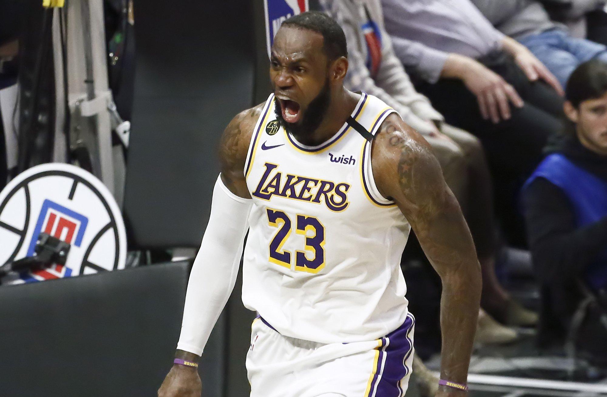 包含雄鹿负公牛，遭遇三连败的词条