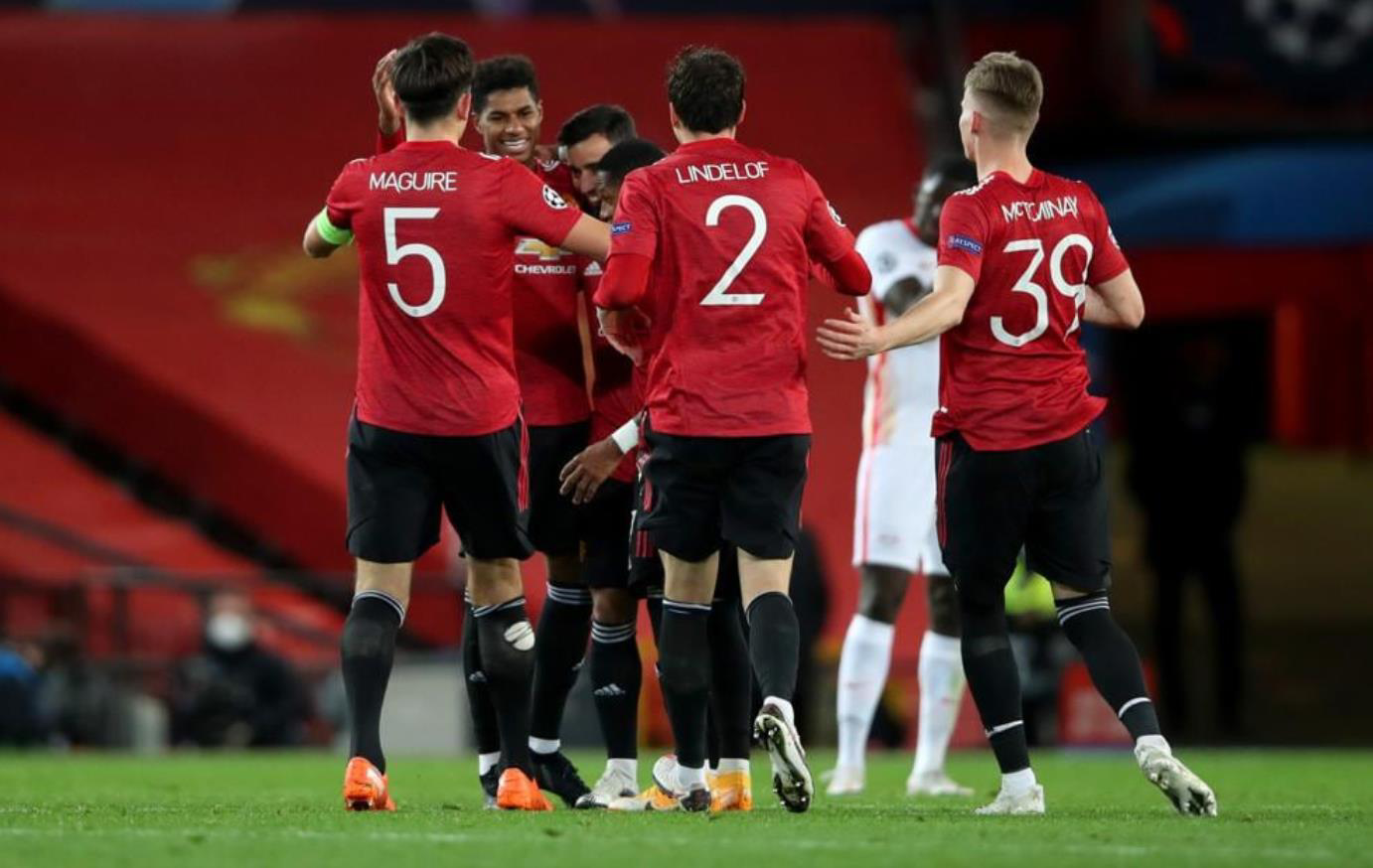 包含乌拉圭鏖战瑞士，拉什福德点燃赛场的词条