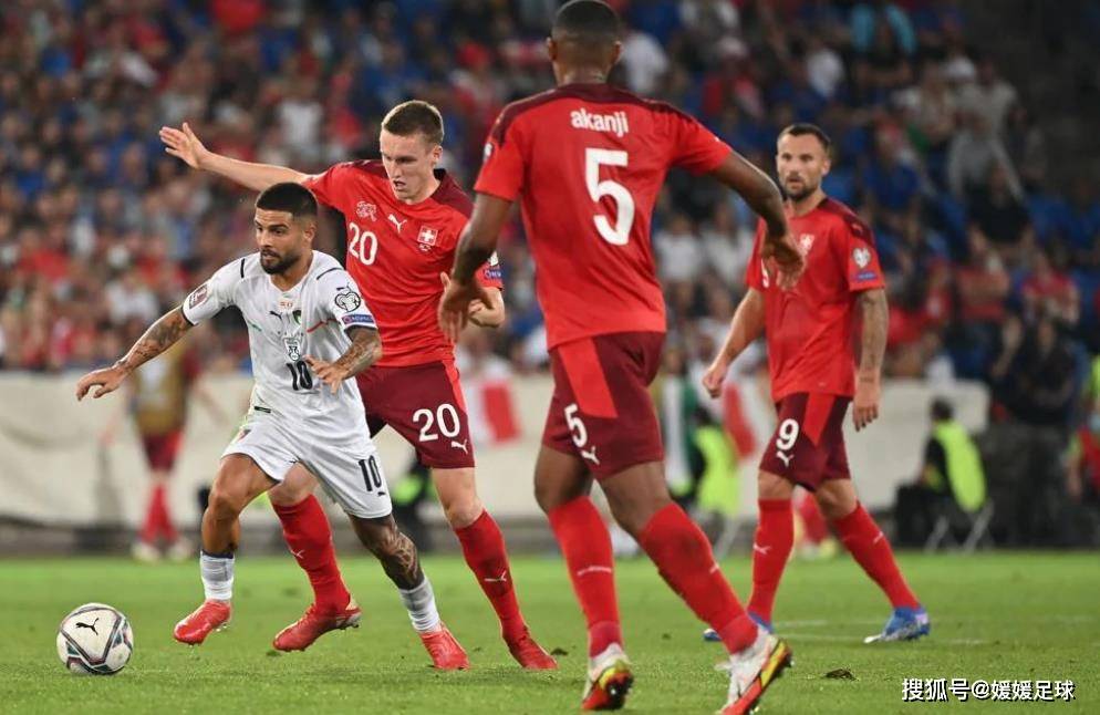 包含乌拉圭鏖战瑞士，拉什福德点燃赛场的词条