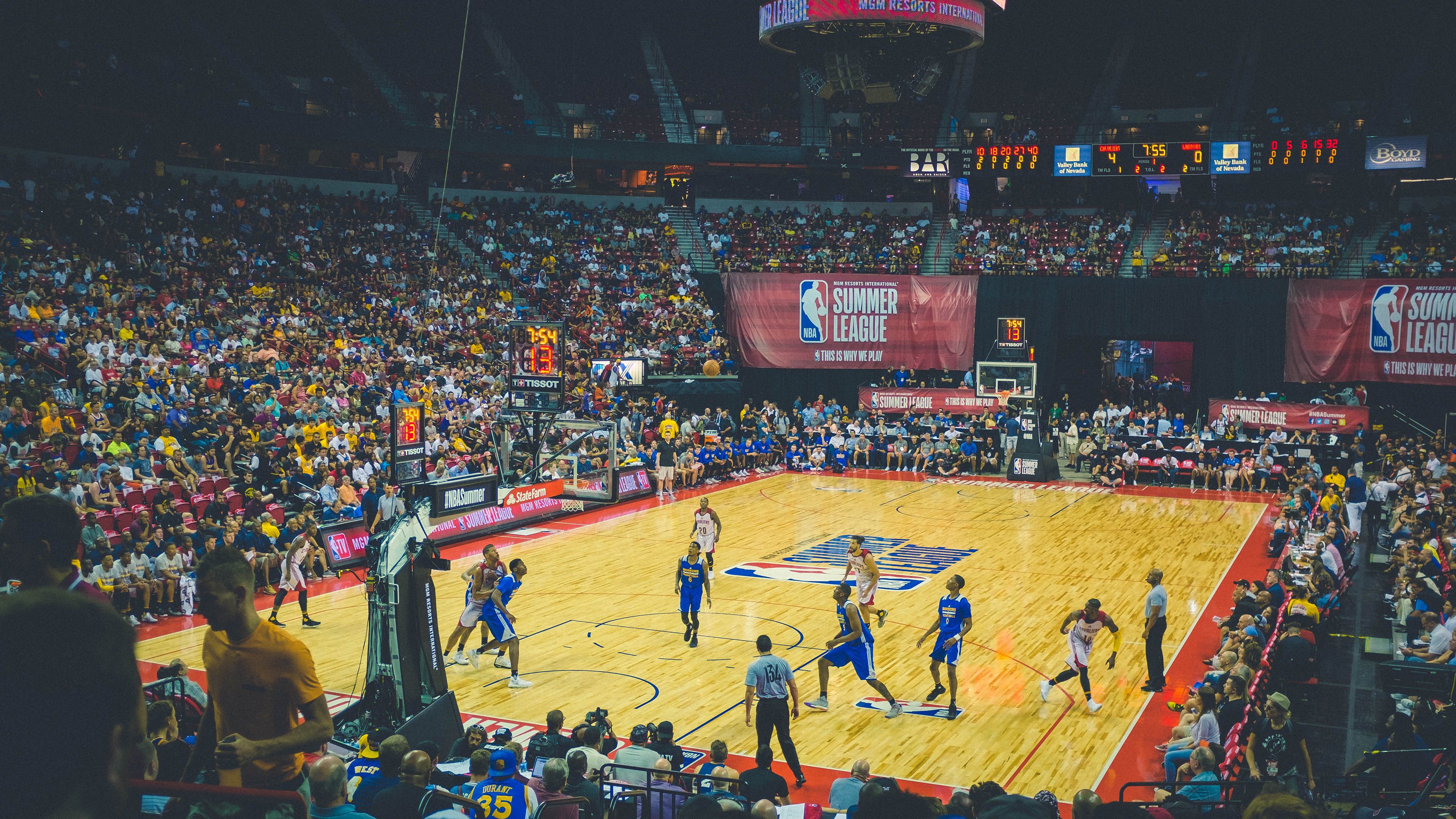 双重战场,西甲国家德比焦点战,太阳掀翻猛龙的启示