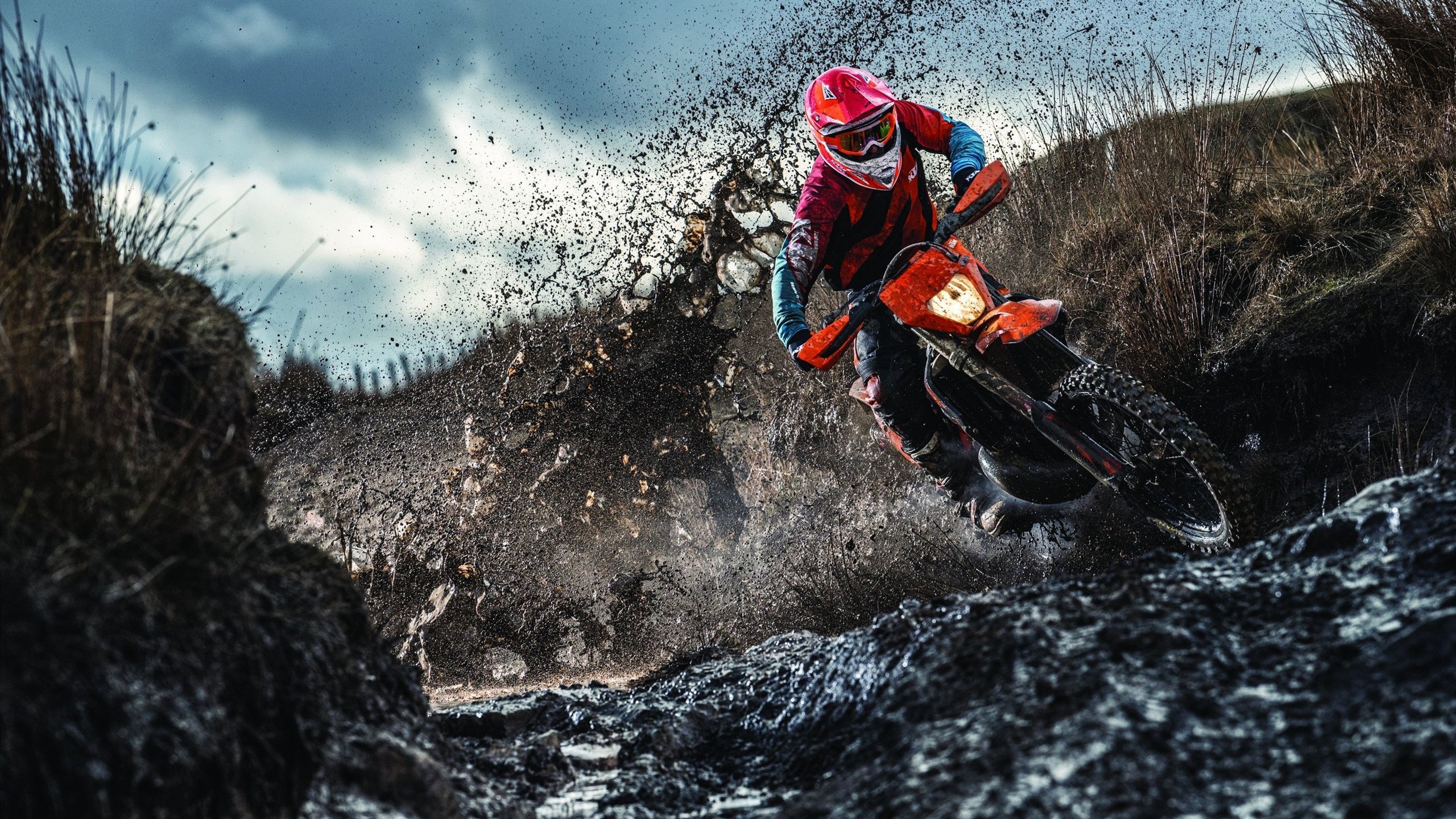 降维打击的艺术，西班牙用摩纳哥当棋盘，莱万执子击穿所有质疑